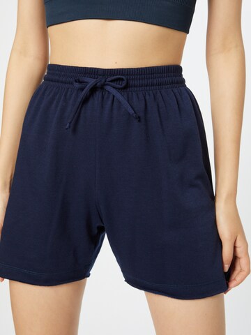 Onzie Regular Sportshorts in Blau