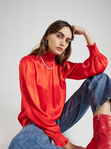 FRNCH PARIS Blouse 'CHIEM' in Rood: voorkant