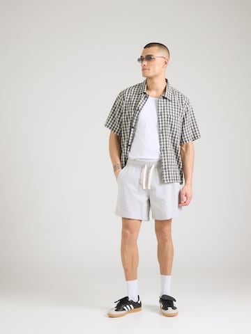 HOLLISTER Regular Shorts in Grau