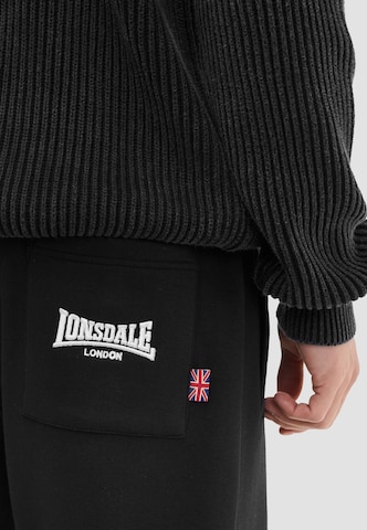 LONSDALE Loosefit Kalhoty 'Terrick' – černá