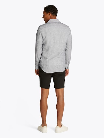 Coupe regular Chemise TOMMY HILFIGER en noir : derrière