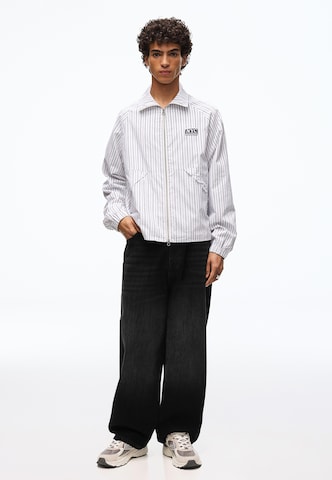 Barrel Jeans de la Bershka pe negru