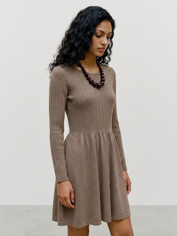 VERO MODA Knitted dress in Grey: front