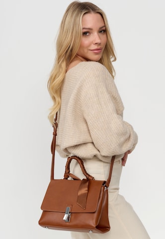 Emma & Kelly Handbag 'SUSI' in Brown: front