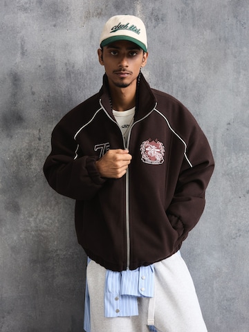 Bershka Overgangsjakke i brun