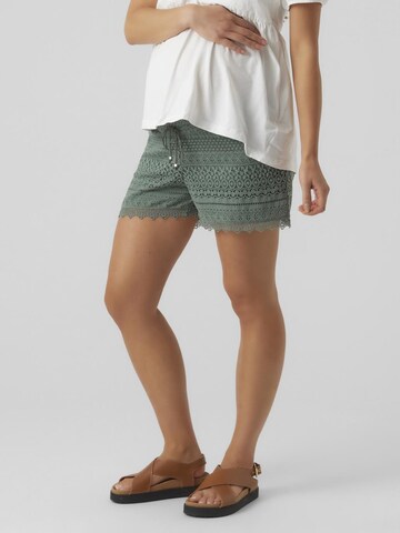 Vero Moda Maternity Regular Shorts 'HONEY' in Grün: predná strana