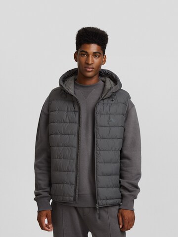 Bershka Bodywarmer in Grijs: voorkant