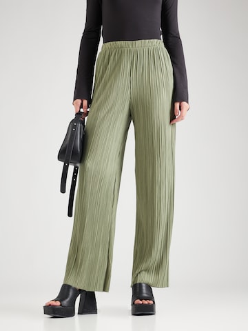 VILA Loose fit Pants in Green: front