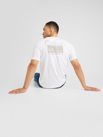 Calvin Klein Тениска в бяло: отпред