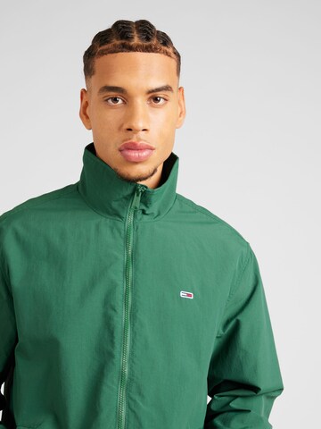 Tommy Jeans Демисезонная куртка 'ESSENTIAL' в Зеленый