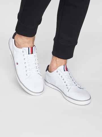 TOMMY HILFIGER - Zapatillas deportivas bajas 'Harlow' en blanco: frente