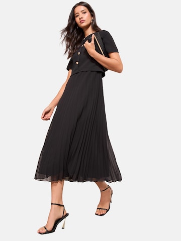 Rochie de la Friends Like These pe negru: față