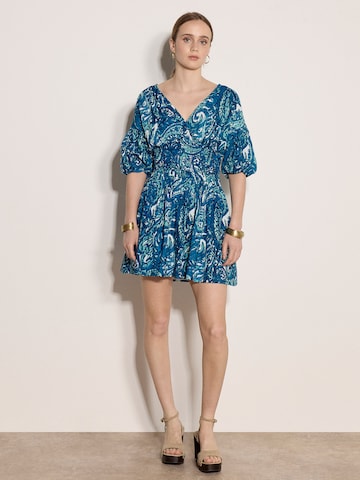 Robe ' ' Apricot en bleu