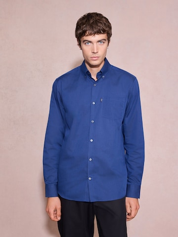 Coupe slim Chemise Next en bleu : devant