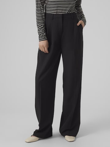 VERO MODA - Pierna ancha Pantalón plisado 'TROIAN' en negro: frente