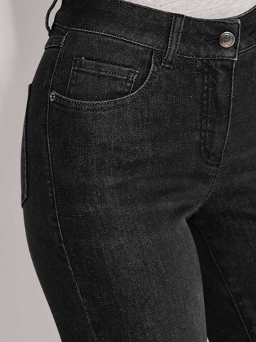 MADELEINE Regular Jeans in Black