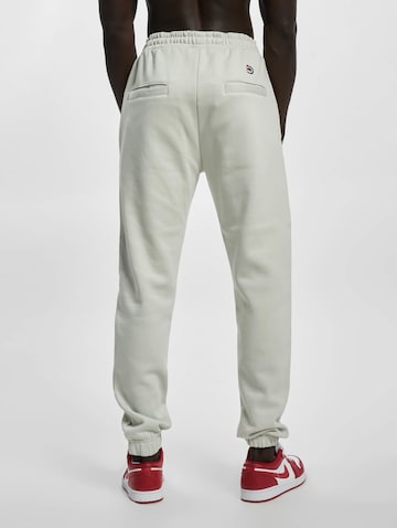 Tapered Pantaloni 'Grande' di Ecko Unlimited in grigio