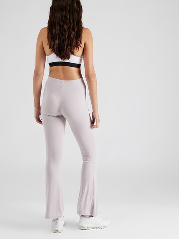 Nike Sportswear - Acampanado Pantalón en lila
