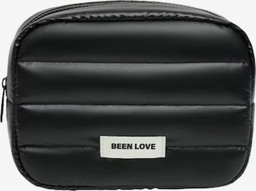 MEVYRA Toiletry Bag in Black: front