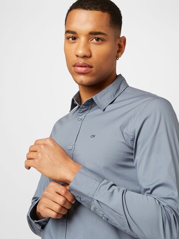 Calvin Klein Slim Fit Hemd in Grau