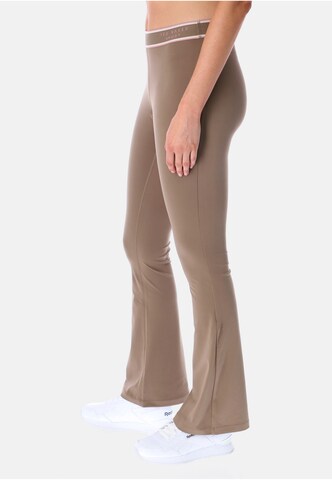 Flared Leggings di Ted Baker in marrone: lato