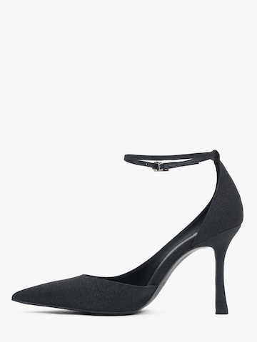 Estro Pumps '672-3' in Black: front
