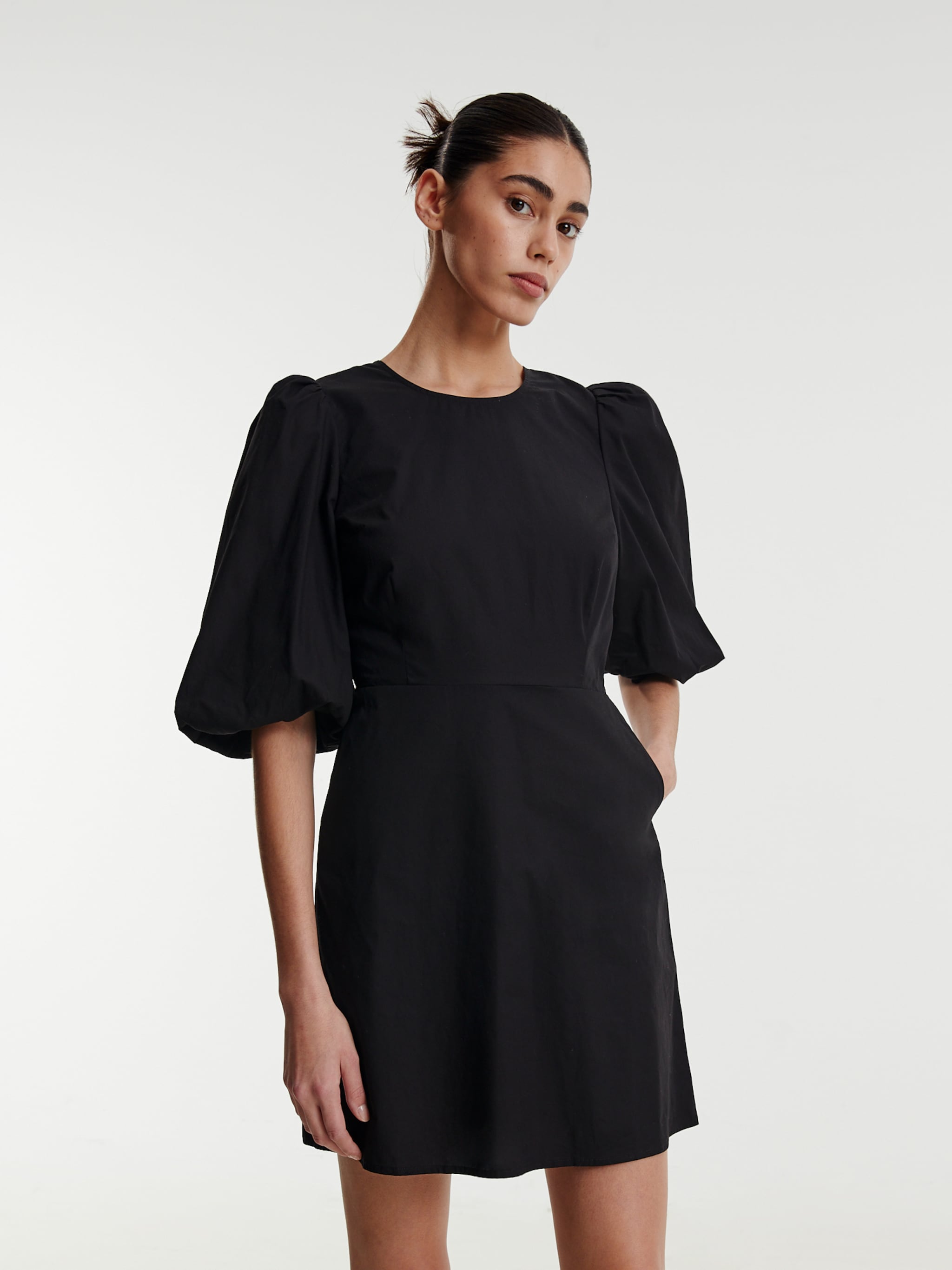 EDITED Produits Robe 'Havin' noir