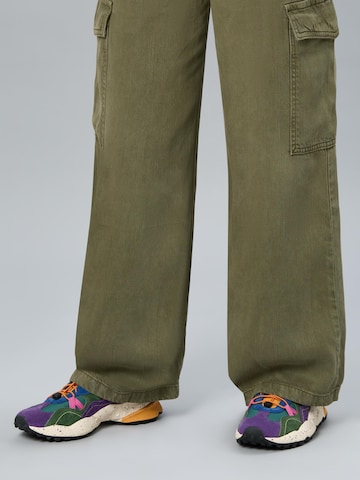 Flower Mountain Platform trainers 'TIGER HILL UNI' in Purple: front