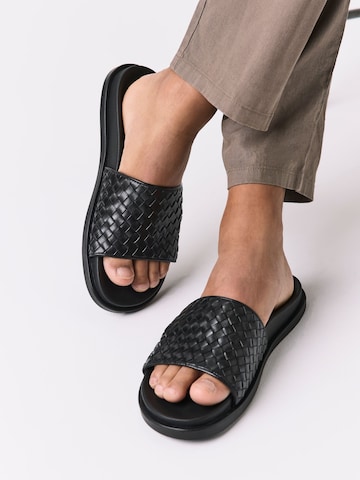 Next Пантолеты в Черный