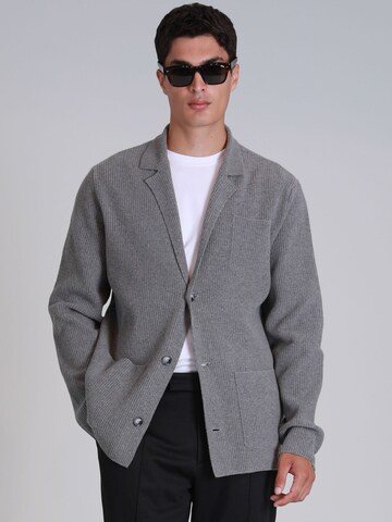 Lufian Strickjacke mit praktischen Taschen in Grau: Vorderseite