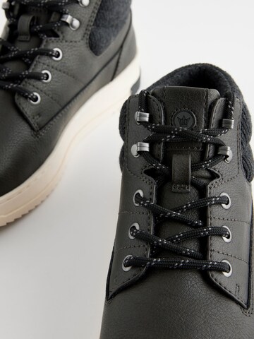 Boots stringati di Next in grigio