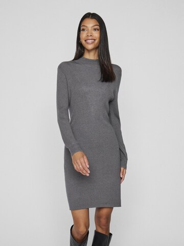 Robes en maille VILA en gris : devant