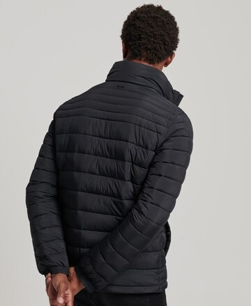 Superdry Jacke in Schwarz