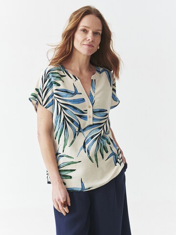 TATUUM Blouse in Beige: front