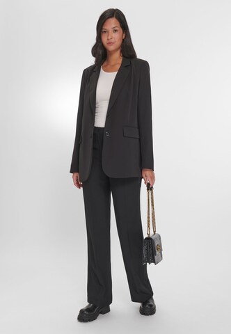 Anna Aura Blazer in Black