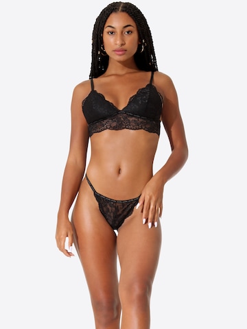 String di Yenita in nero