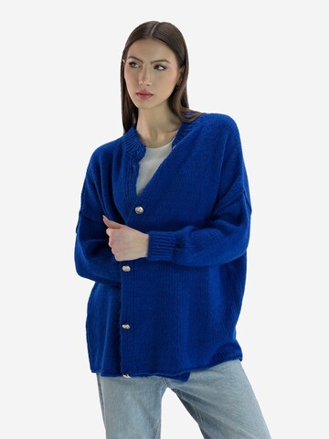 Elara Strickjacke in Blau: Vorderseite