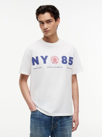 T-Shirt Tommy Jeans en blanc : devant