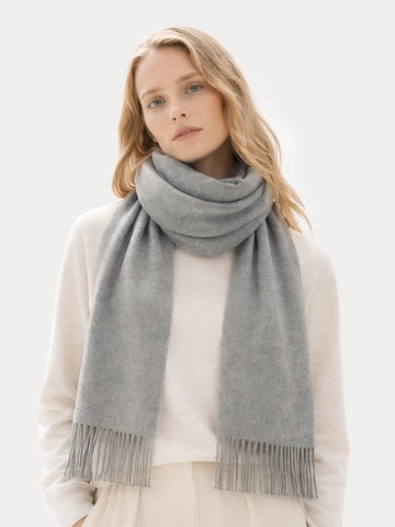GOBI Cashmere Sjaal 'Unisex Cashmere Fringed Scarf' in Grijs: voorkant