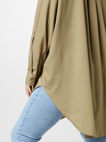 ONLY Carmakoma - Blusa 'TIM' en beige