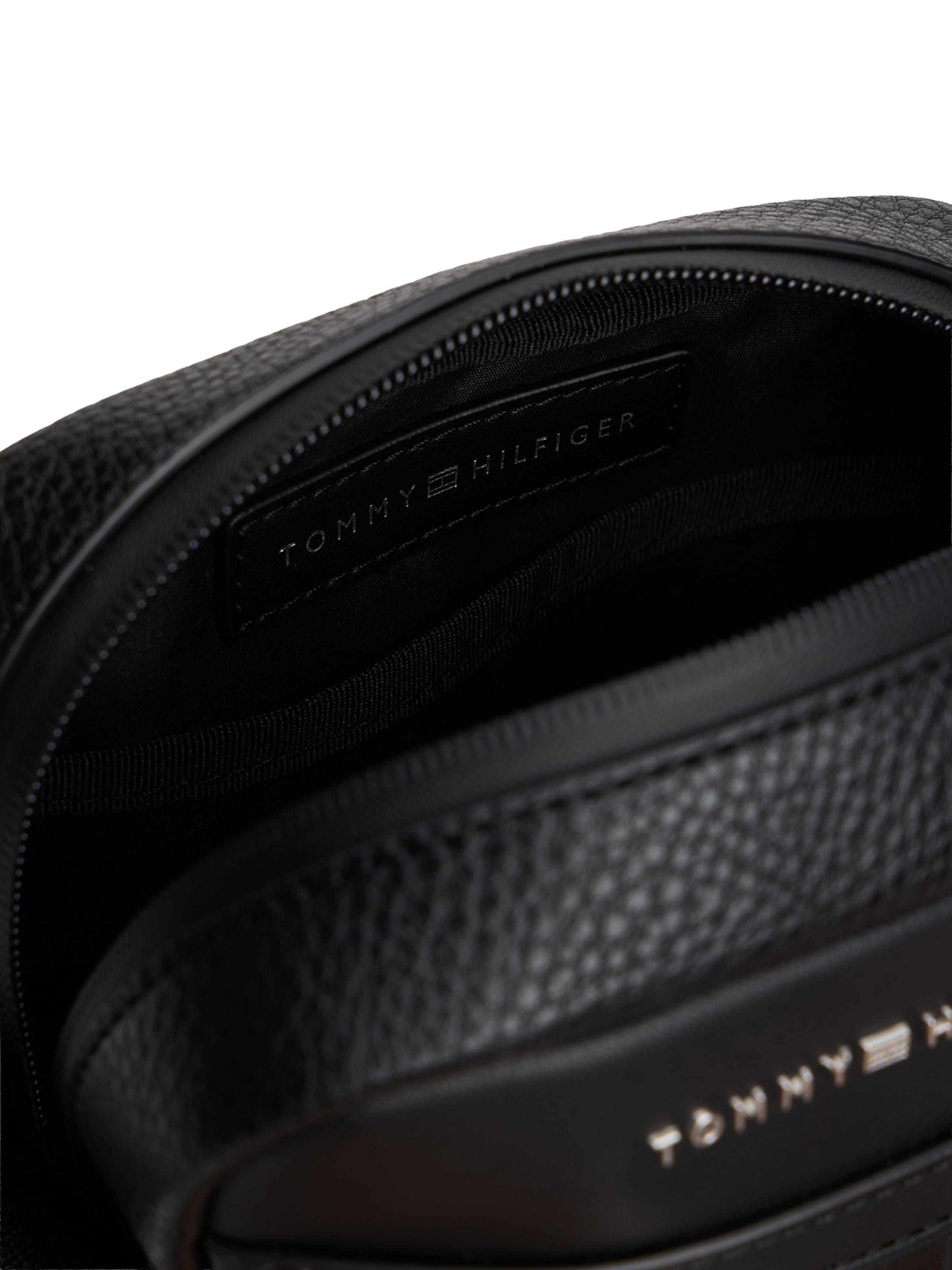 Geantă de umăr de la TOMMY HILFIGER pe negru