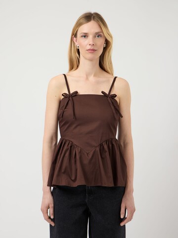 Top di YAS in marrone: frontale