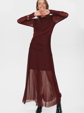 Robe de soirée 'Nucirri' NÜMPH en rouge