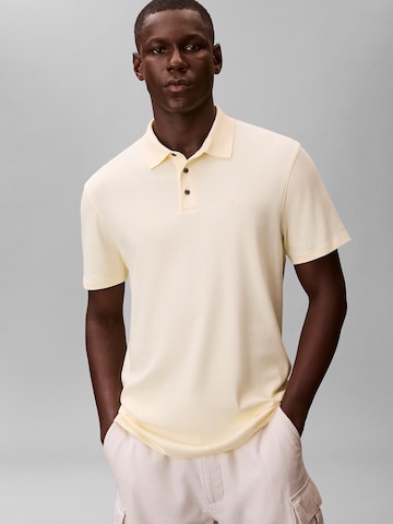 T-Shirt Calvin Klein en jaune