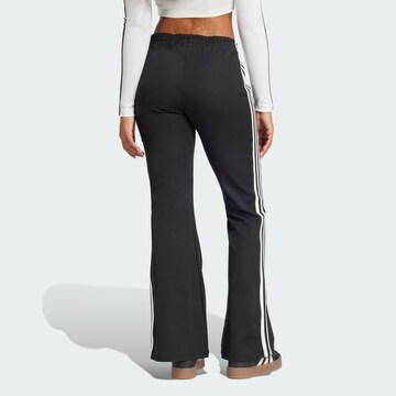 Evazați Pantaloni 'Adicolor' de la ADIDAS ORIGINALS pe negru