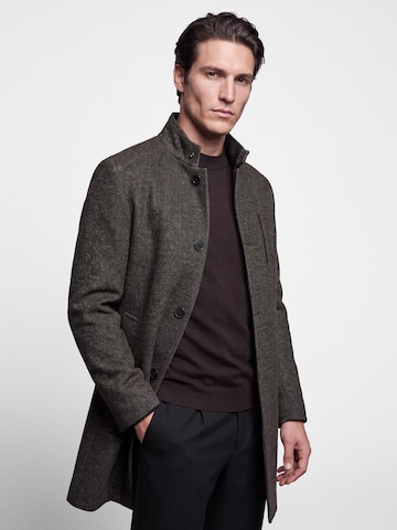 Manteau d’hiver Thomas Goodwin en marron : devant
