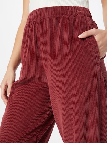 AMERICAN VINTAGE Loose fit Trousers 'PADOW' in Red