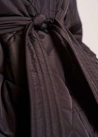 NORRPrijelazna jakna 'Alma' - crna boja