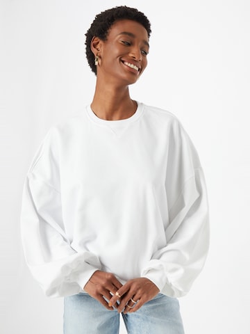 Sweat-shirt Urban Classics en blanc : devant