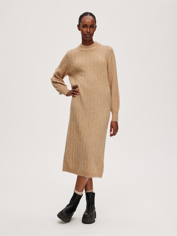 Selected Femme Petite Knitted dress 'GLOWIE' in Brown